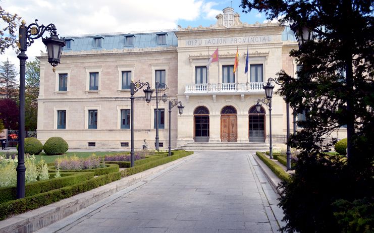 Canales: «Queremos que el Estatuto prohíba cerrar las Urgencias rurales y privatizar hospitales»