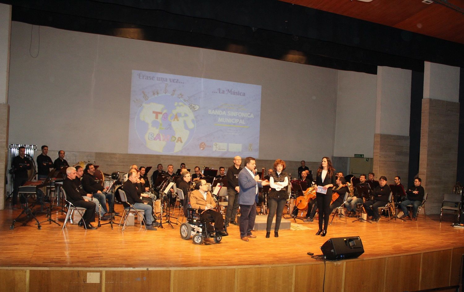 Serrano anima a los 6.000 niños y niñas que participan en la XX edición del ‘Toca la Banda’ a “vivir y sentir” la música, el canto y la danza