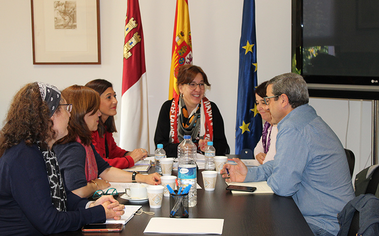El Gobierno regional seguirá impulsando el empoderamiento de las personas con discapacidad y la lucha contra la doble discriminación que sufren las mujeres con discapacidad