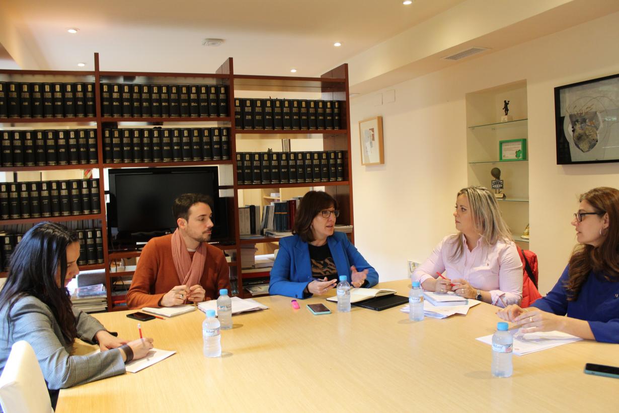 El Gobierno regional se reúne con CCOO y UGT de cara a la redacción del anteproyecto de Ley LGTBI de Castilla-La Mancha