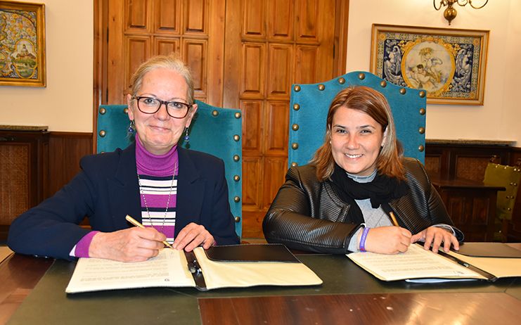 El Ayuntamiento de Talavera suscribe un convenio con la Asociación Talaverana de Lucha Contra los Malos Tratos para reconocer y apoyar su labor de ayuda y acompañamiento en la ciudad