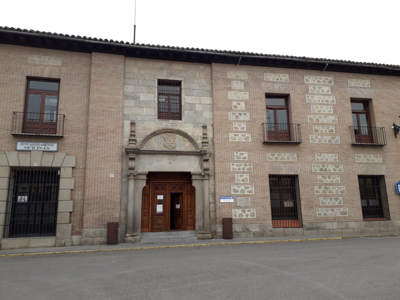 El concejal de Hacienda le recuerda a Santiago Serrano que fue su Gobierno el que prorrogó el servicio de estacionamiento regulado de la ORA
