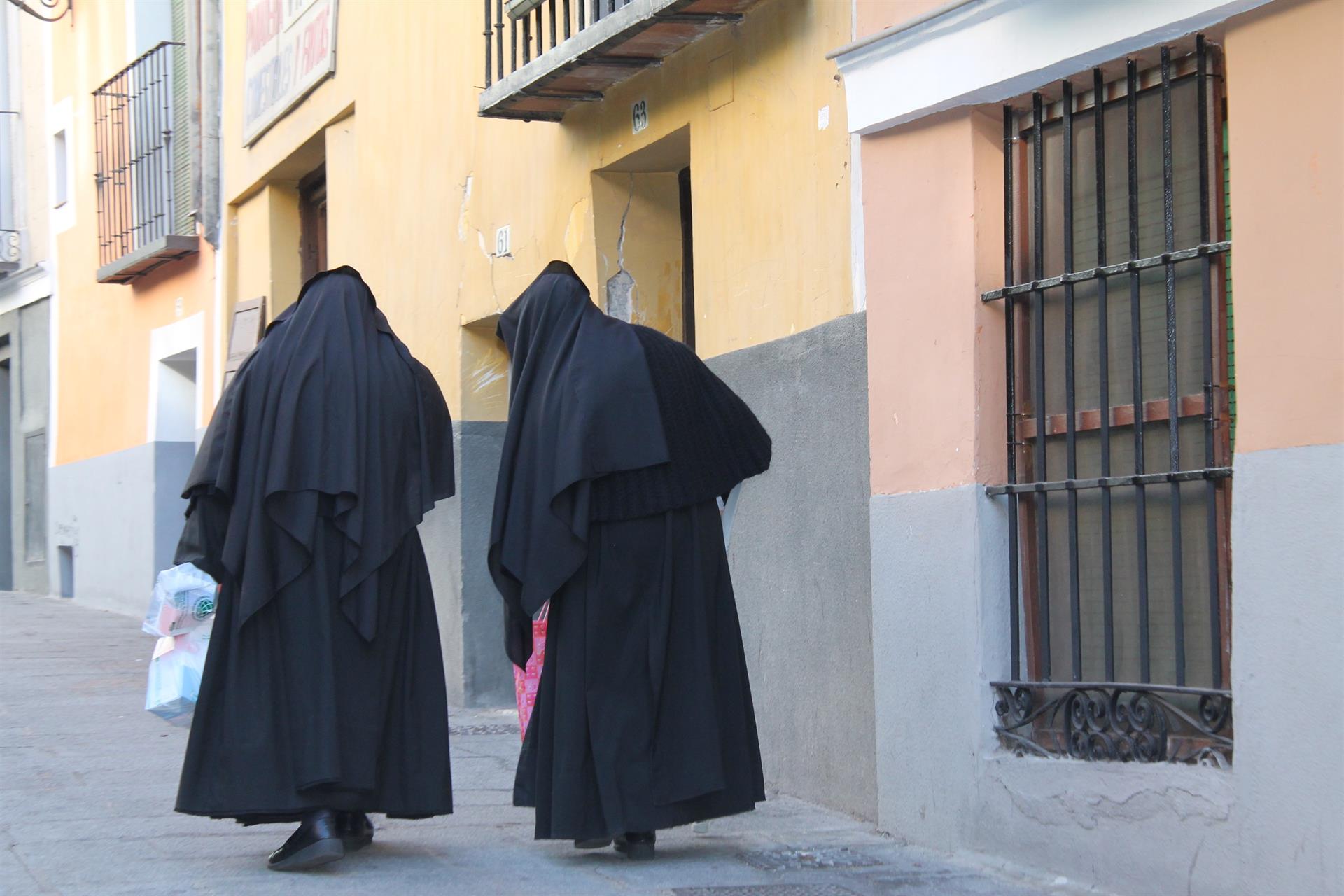 Varios monasterios de clausura se suman a la confección de mascarillas