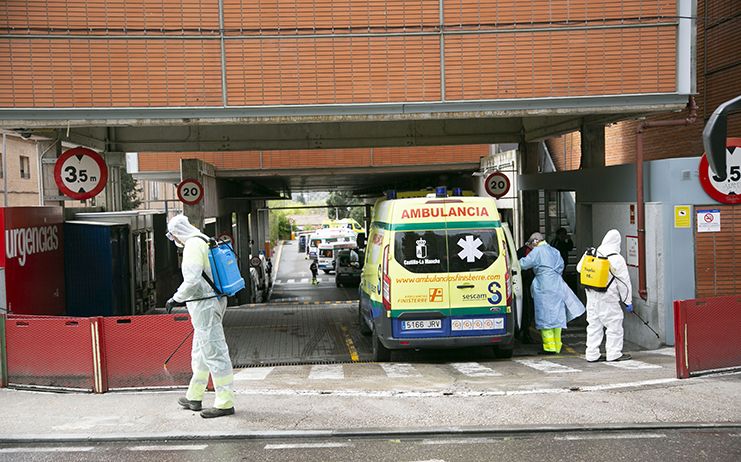 El Ayuntamiento de Toledo comienza la desinfección de la vía pública en centros sanitarios, farmacias, supermercados y colegios