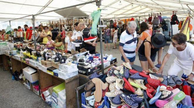 El Gobierno local confirma a los vendedores ambulantes que el Martes volverá a la Vega tras el estado de alarma