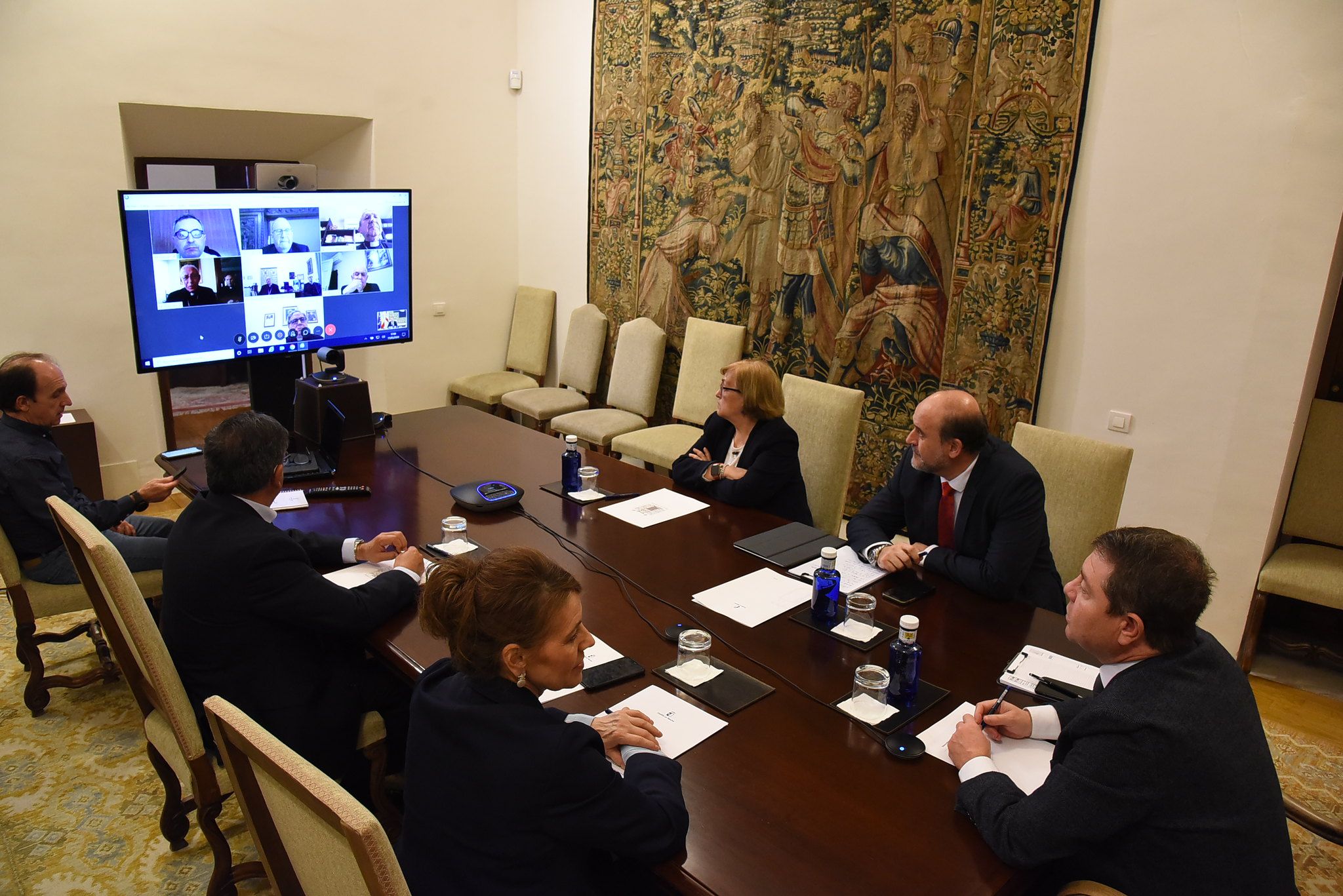 El presidente de Castilla-La Mancha se reúne por videoconferencia con los diferentes obispos de las diócesis de la región
