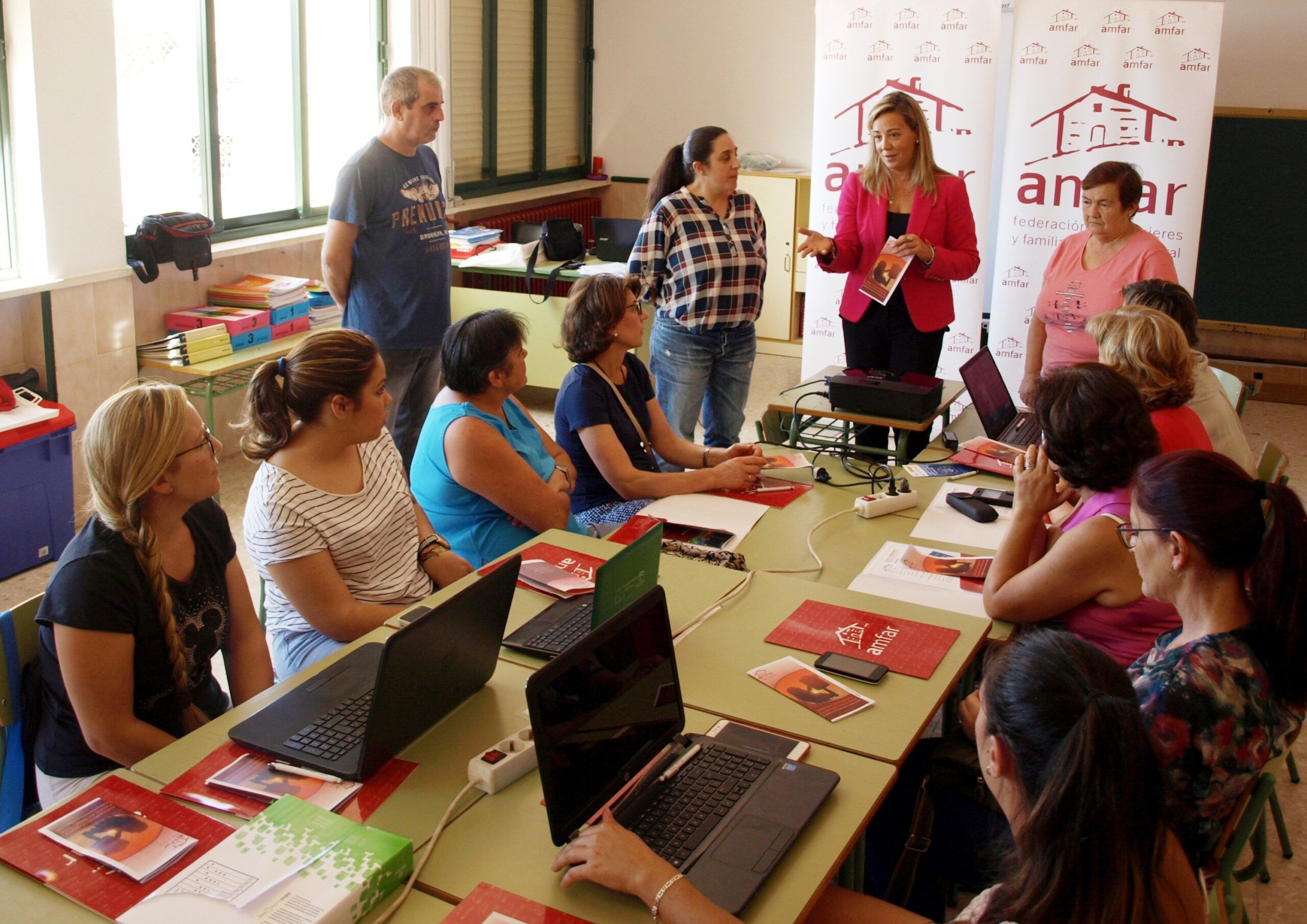 130 mujeres rurales comienzan cinco cursos online organizados por AMFAR