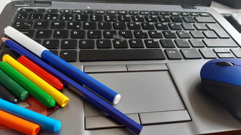 Un informe basado en PISA refleja la desventaja de los colegios públicos para la educación online