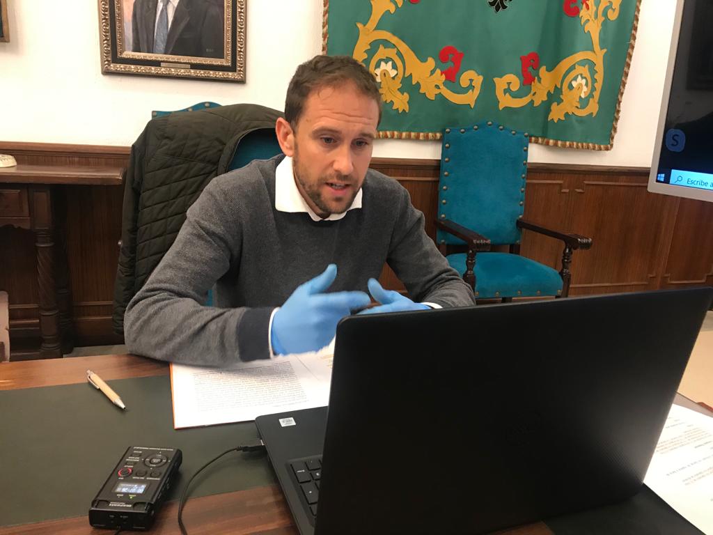 Se inicia el procedimiento para convalidar facturas de 2018 y 2019 por obras no incluidas en los contratos de los proyectos de la piscina El Prado y parque de calistenia