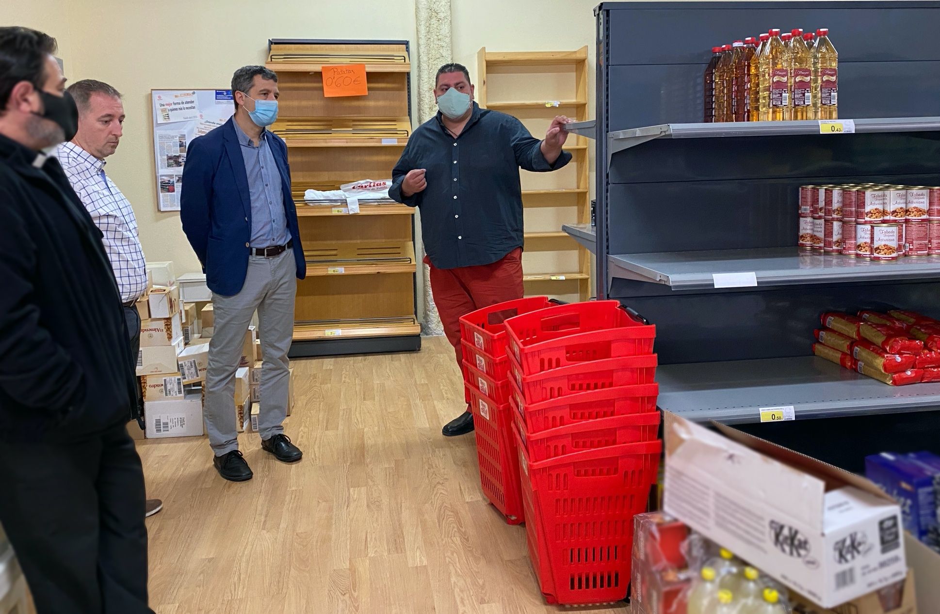 Esteban Paños destaca la labor del personal y los voluntarios del Centro de Cáritas “Beato Cardenal Sancha” durante la crisis de la COVID-19