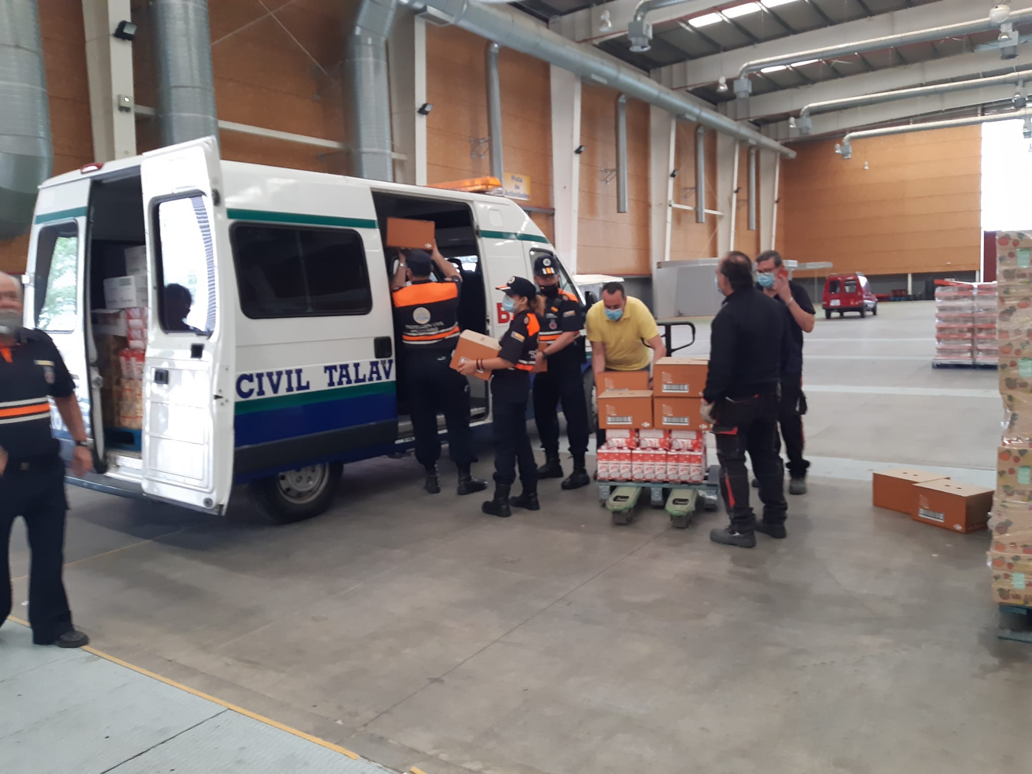 El Ayuntamiento distribuye a residencias de mayores de la ciudad y EATIMs y a la Asociación Aurelio de León alimentos procedentes del recurso de donaciones