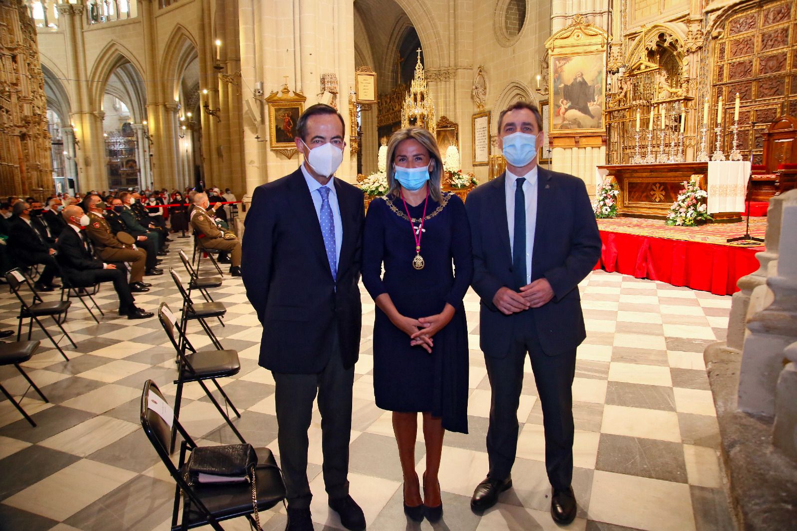 Milagros Tolón participa en la celebración del Corpus Christi en la Catedral e invita a los toledanos a vivir este día con orgullo de ciudad