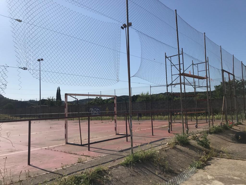 El Ayuntamiento repara el vallado de las pistas deportivas de los barrios de Santa María y Nuestra Señora del Prado