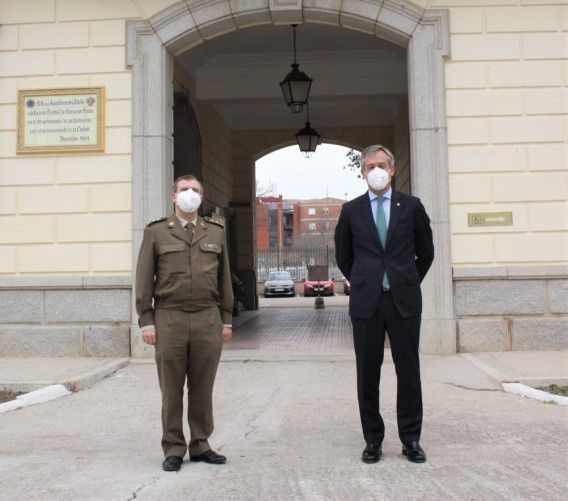 El Coronel Delegado de la Defensa en Castilla-La Mancha recibe la visita del presidente de Eurocaja Rural