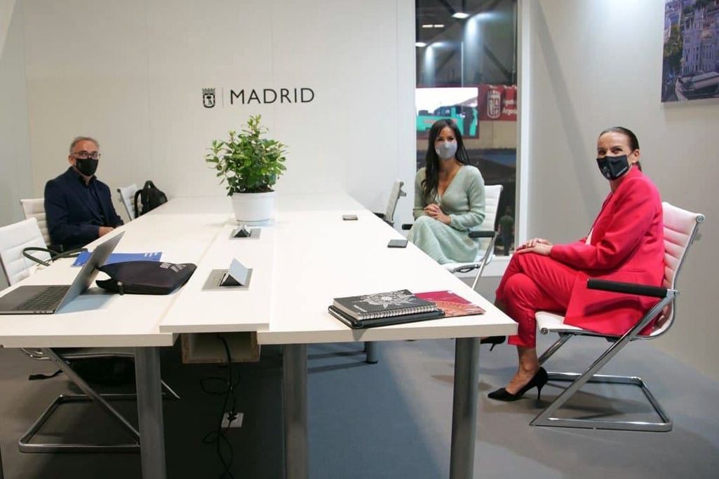 La próxima alcaldesa de Ciudad Real, Eva Masías, se reúne en FITUR con la vicealcaldesa de Madrid