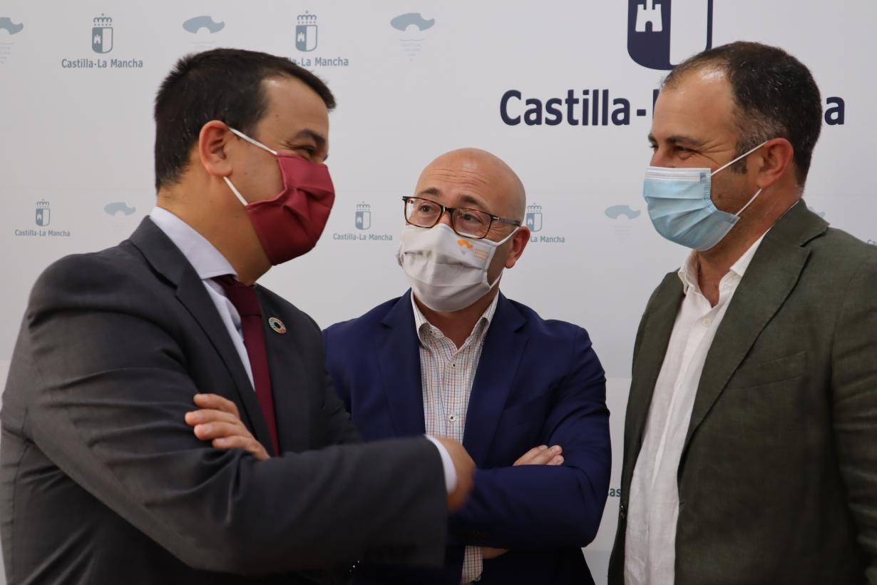Castilla-La Mancha contará con la tercera denominación de origen compartida con Murcia, la Nuez de Nerpio, en un mes aproximadamente