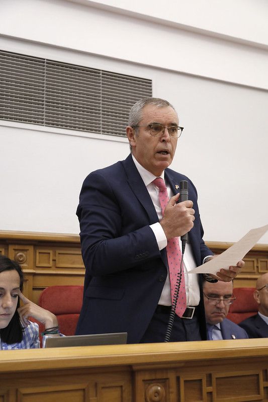 Aroca denuncia el atropello de Page a alcaldes y profesionales de servicios sociales por no firmar los convenios de financiación y congelar los precios