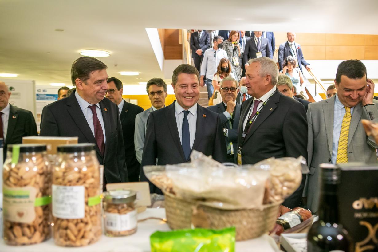 Emiliano García-Page anhela que el “espíritu cooperativista” se extienda a la política nacional