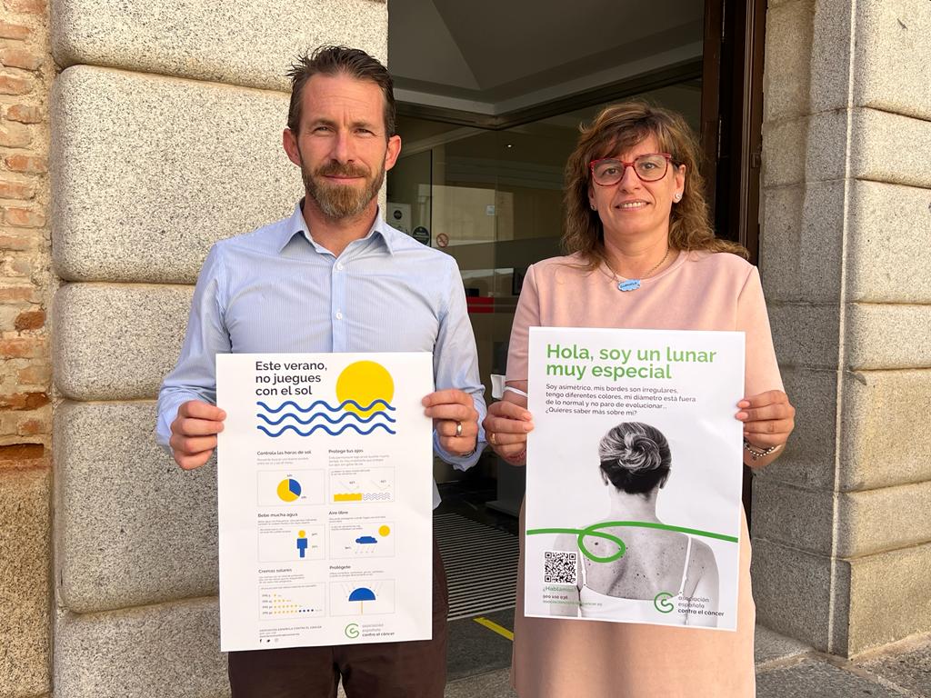 El Ayuntamiento colabora con la Asociación Española Contra el Cáncer en una campaña sobre los riesgos asociados a la exposición solar