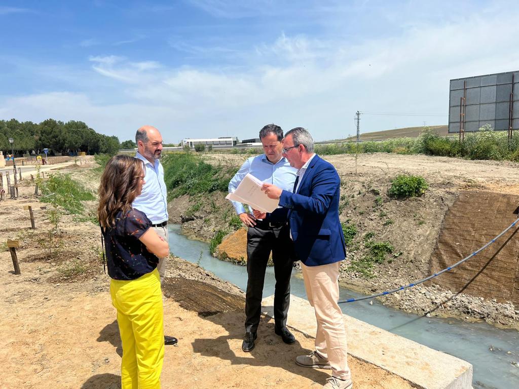 Velázquez pide una solución definitiva a los vertidos ilegales que contaminan el arroyo Gansarinos en Numancia de la Sagra