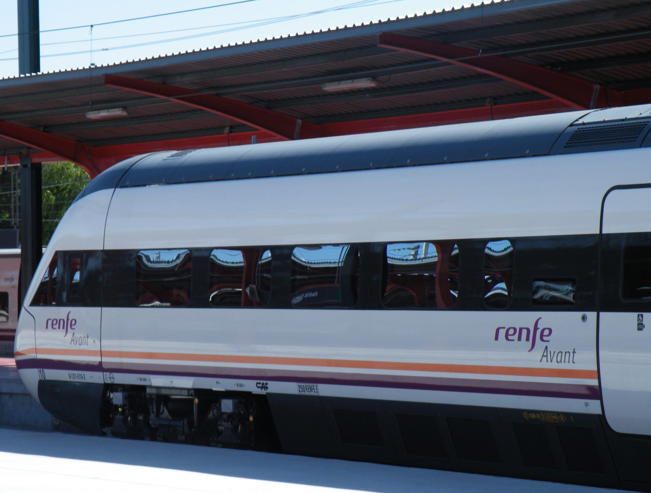Los usuarios de Renfe en Castilla-La Mancha pueden adquirir a partir de hoy los abonos gratuitos de Media Distancia y de Avant bonificados al 50%
