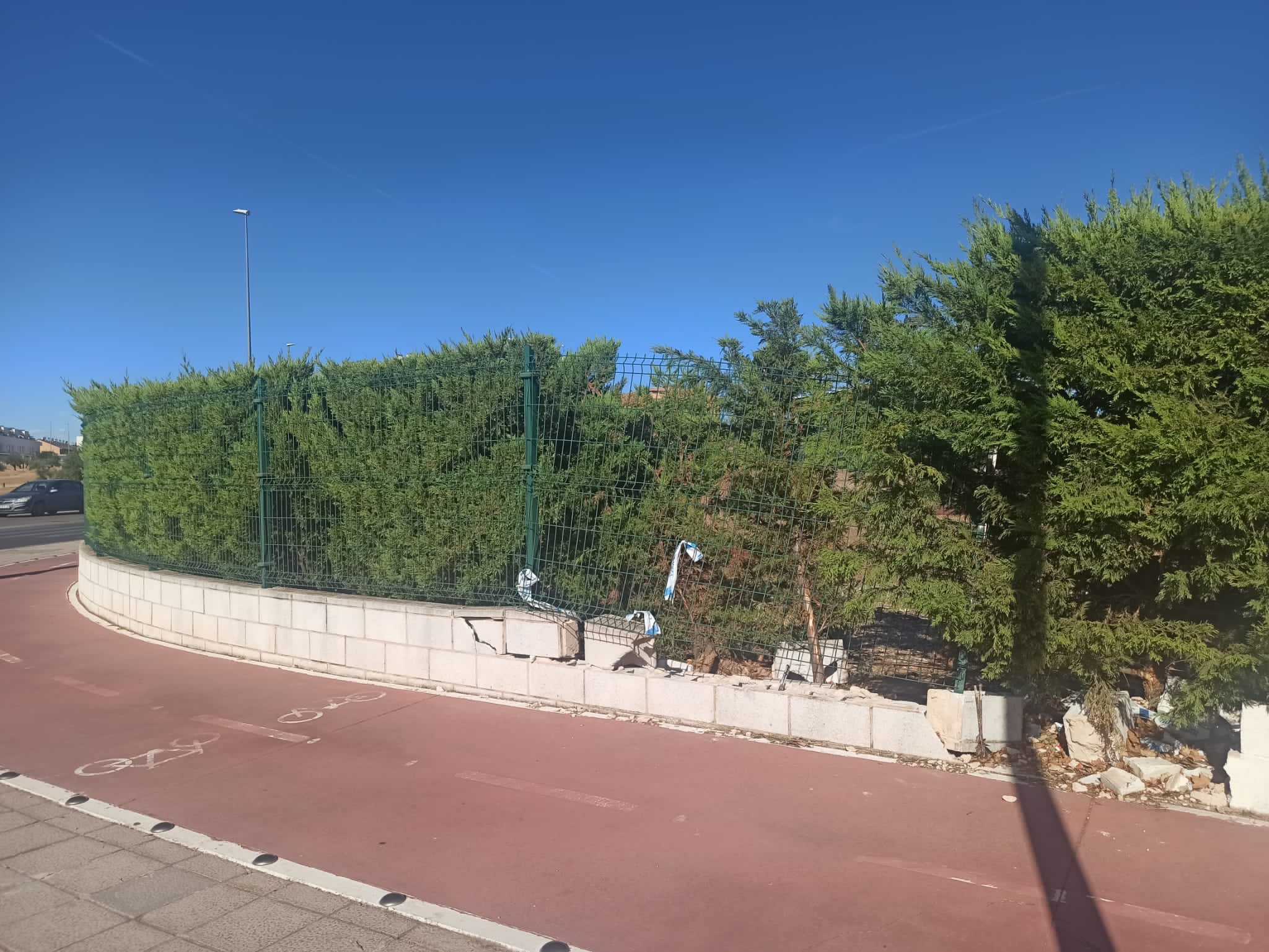 El gobierno de Rojo es incapaz de arreglar el muro de la Ciudad de la Raqueta, cuatro meses después