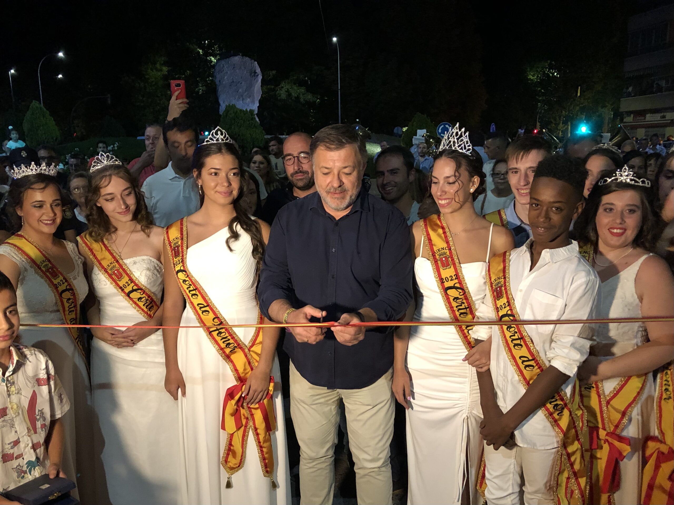 El Recinto Ferial abre sus puertas tras el vistoso desfile de carrozas de la Feria y Fiestas de San Julián