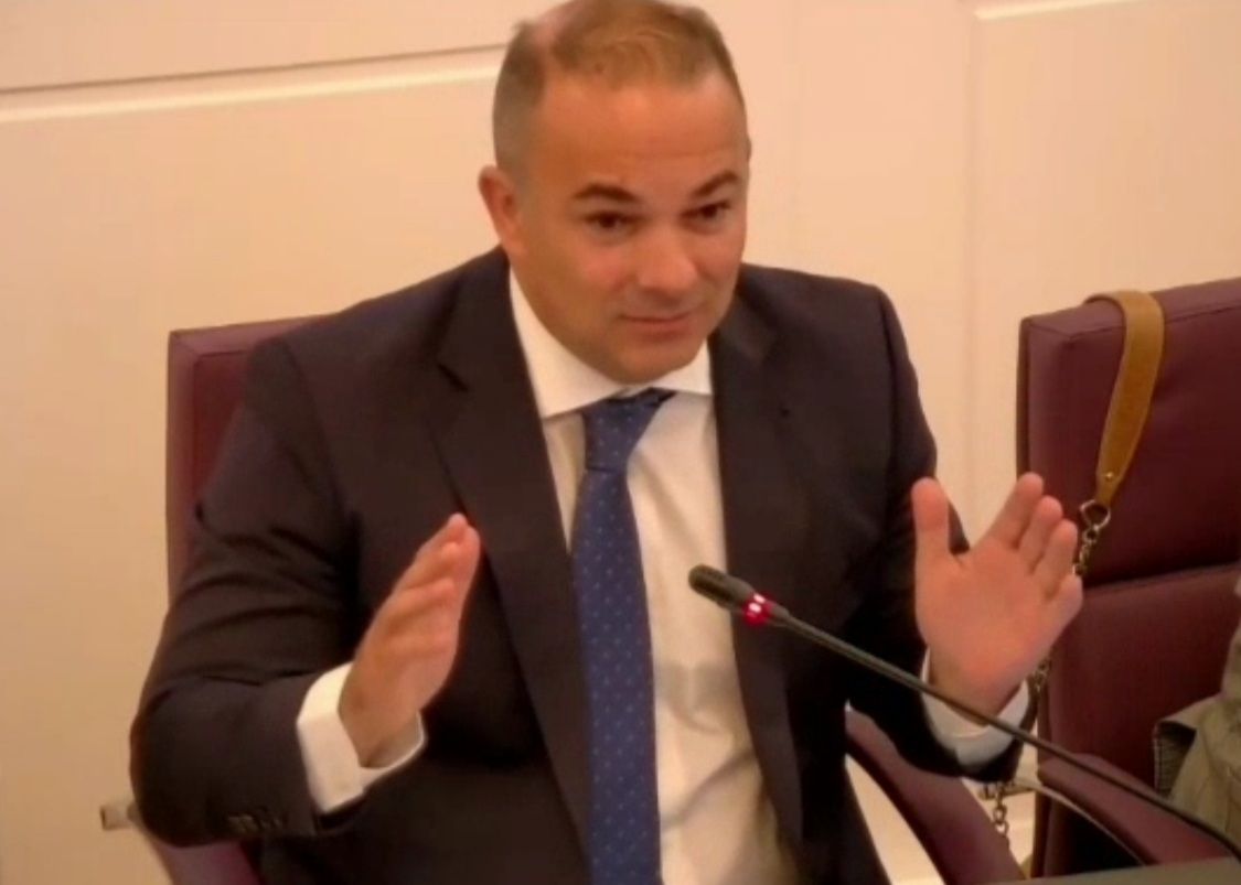 Carnicero: “Sr. Rojo, usted se irá sin dejar ni un solo proyecto terminado y un Ayuntamiento arruinado”