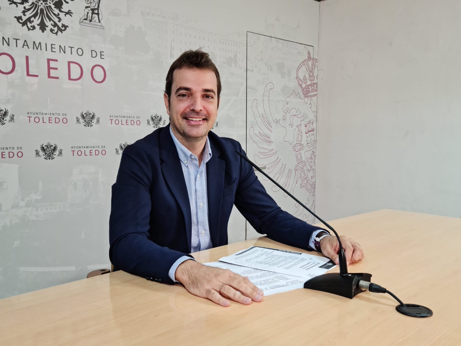 Una inversión de más de 300.000 euros permitirá la mejora y reparación de la cubierta del pabellón polideportivo del Polígono