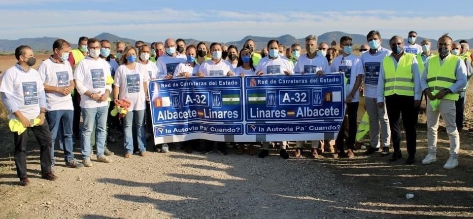 Serrano: “El alcalde nos toma el pelo y Sánchez nos lo recorta tras presupuestar apenas 6,5 millones de euros para la autovía a Linares, una obra que cuesta 700 millones”