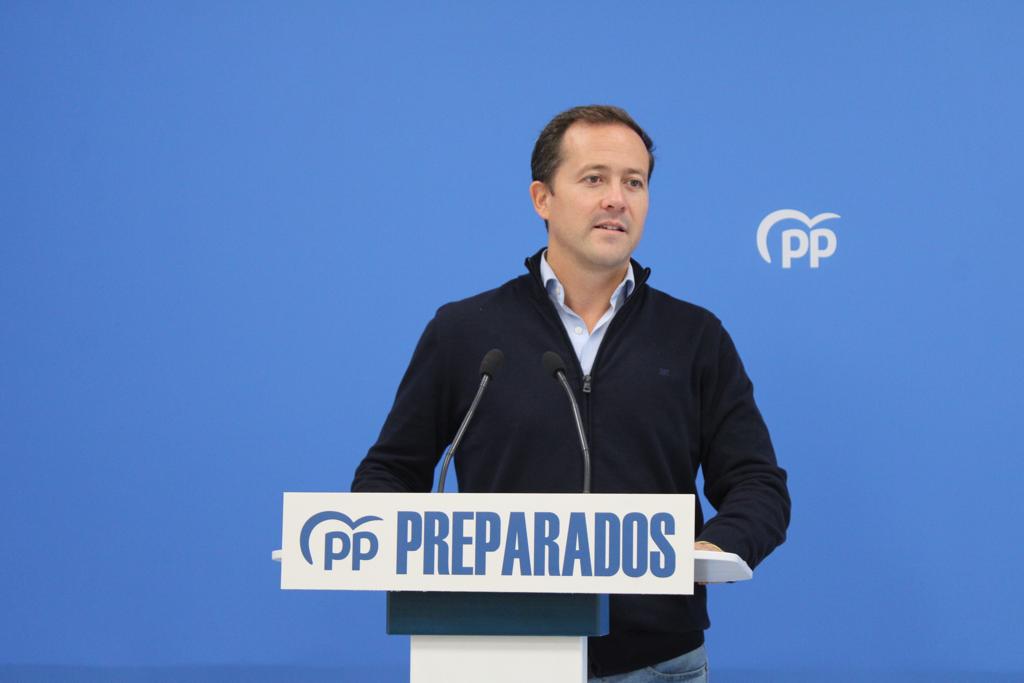 Velázquez advierte que la sanidad no `soporta más´ las mentiras y la incapacidad de Page: 
