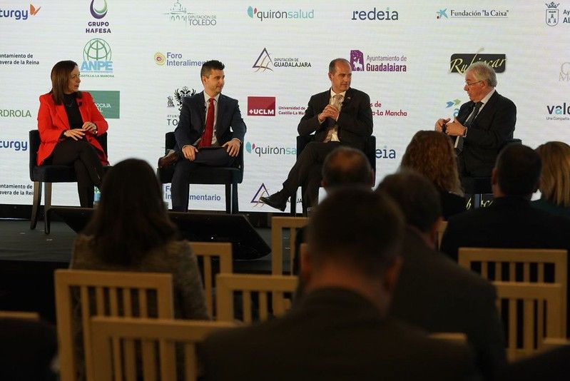 Rojo analiza el impacto positivo de la expansión empresarial de la ciudad en su hacienda local durante el II Foro Económico Español de Castilla-La Mancha