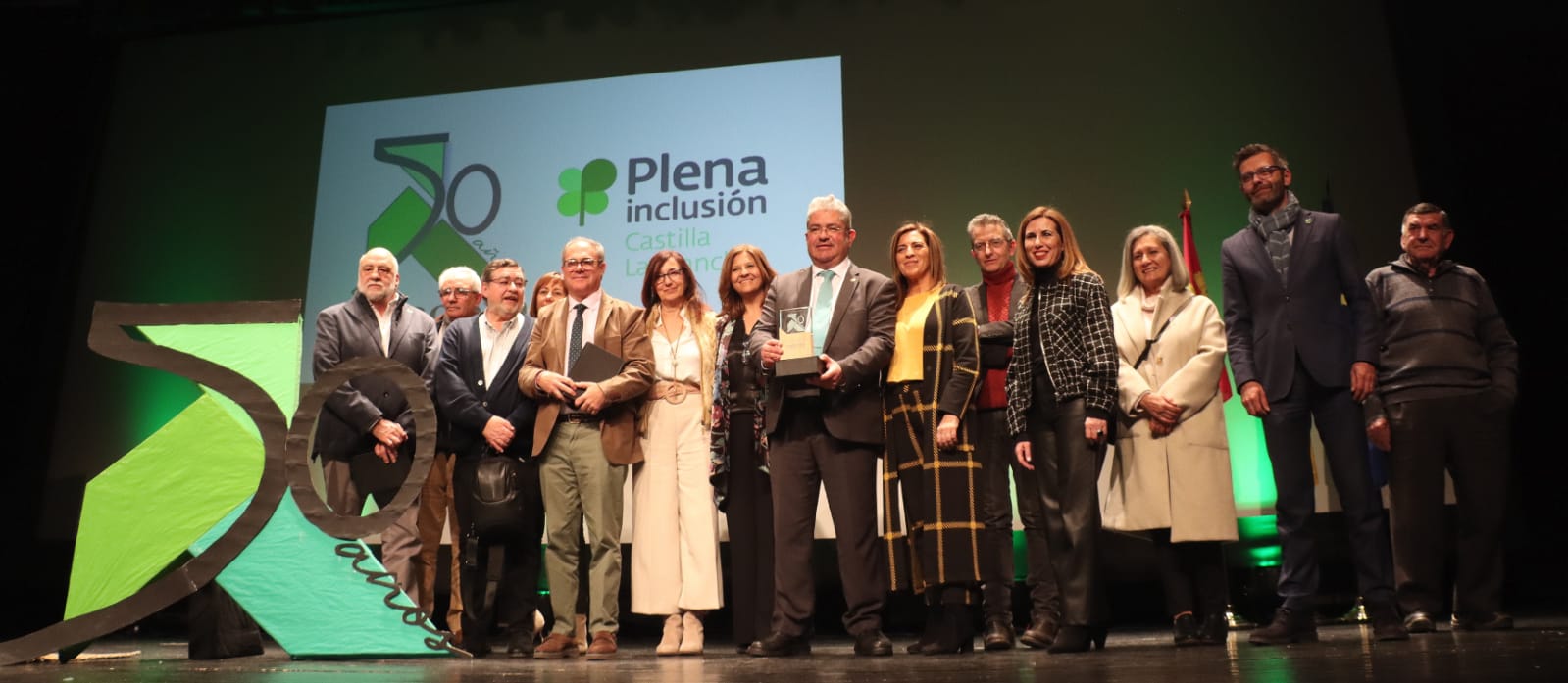 Gómez elogia el compromiso de Asprodiq con las personas con discapacidad en sus 50 años de historia