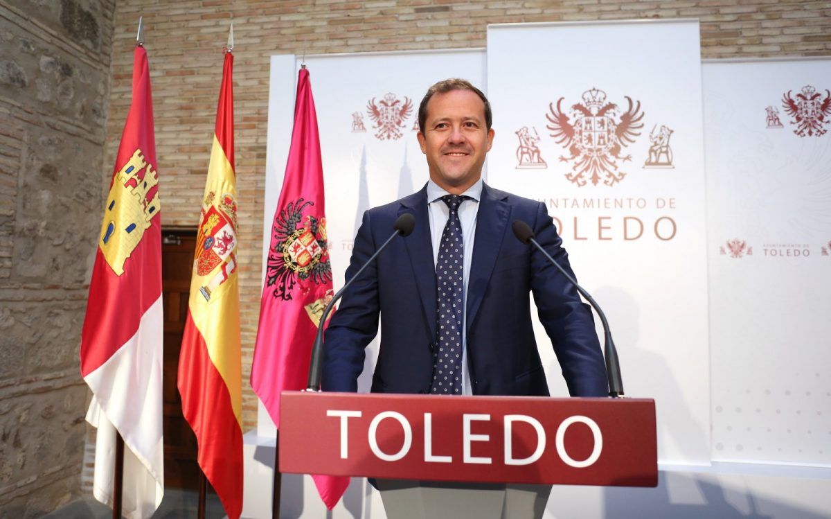 El alcalde de Toledo invita a los toledanos a participar en el acto cívico militar de izado de la bandera