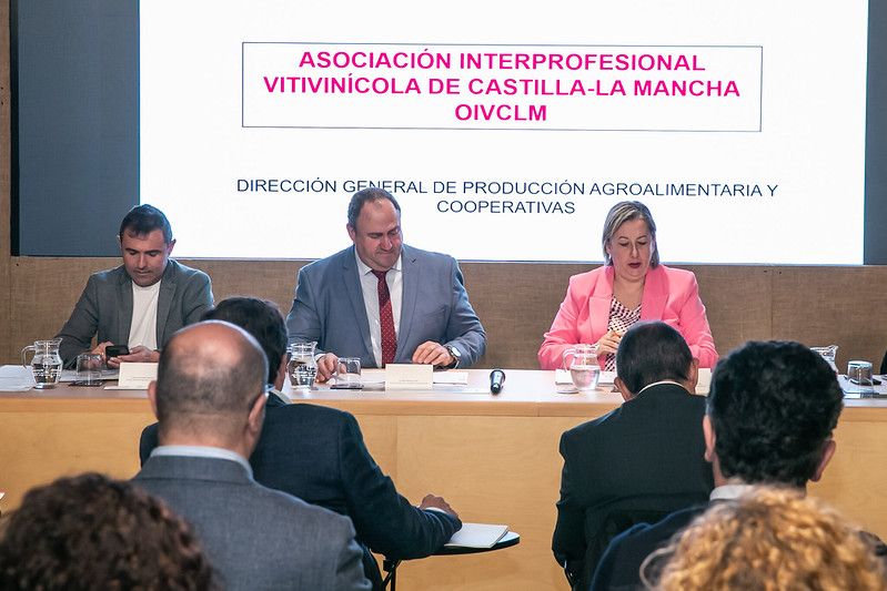 El Gobierno regional trabaja en la digitalización de los registros del sector vitivinícola y en una nueva normativa sobre el registro de embotelladores y envasadores