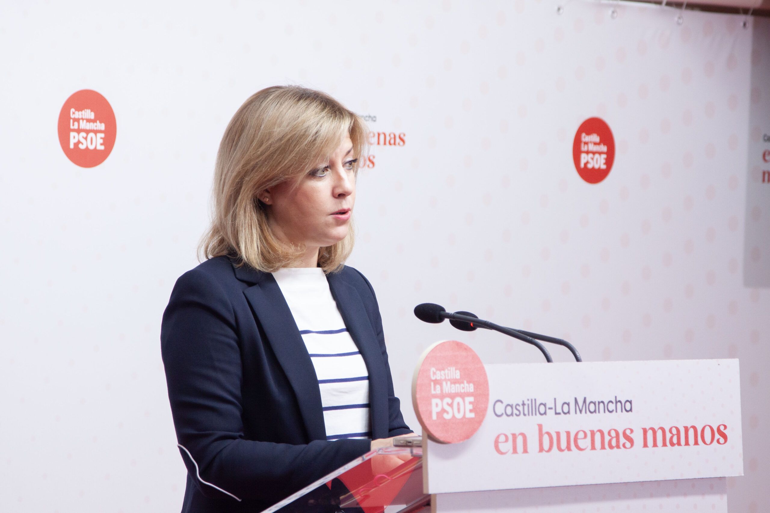 Abengózar afirma que frente a quienes recortan y niegan la violencia de género, 