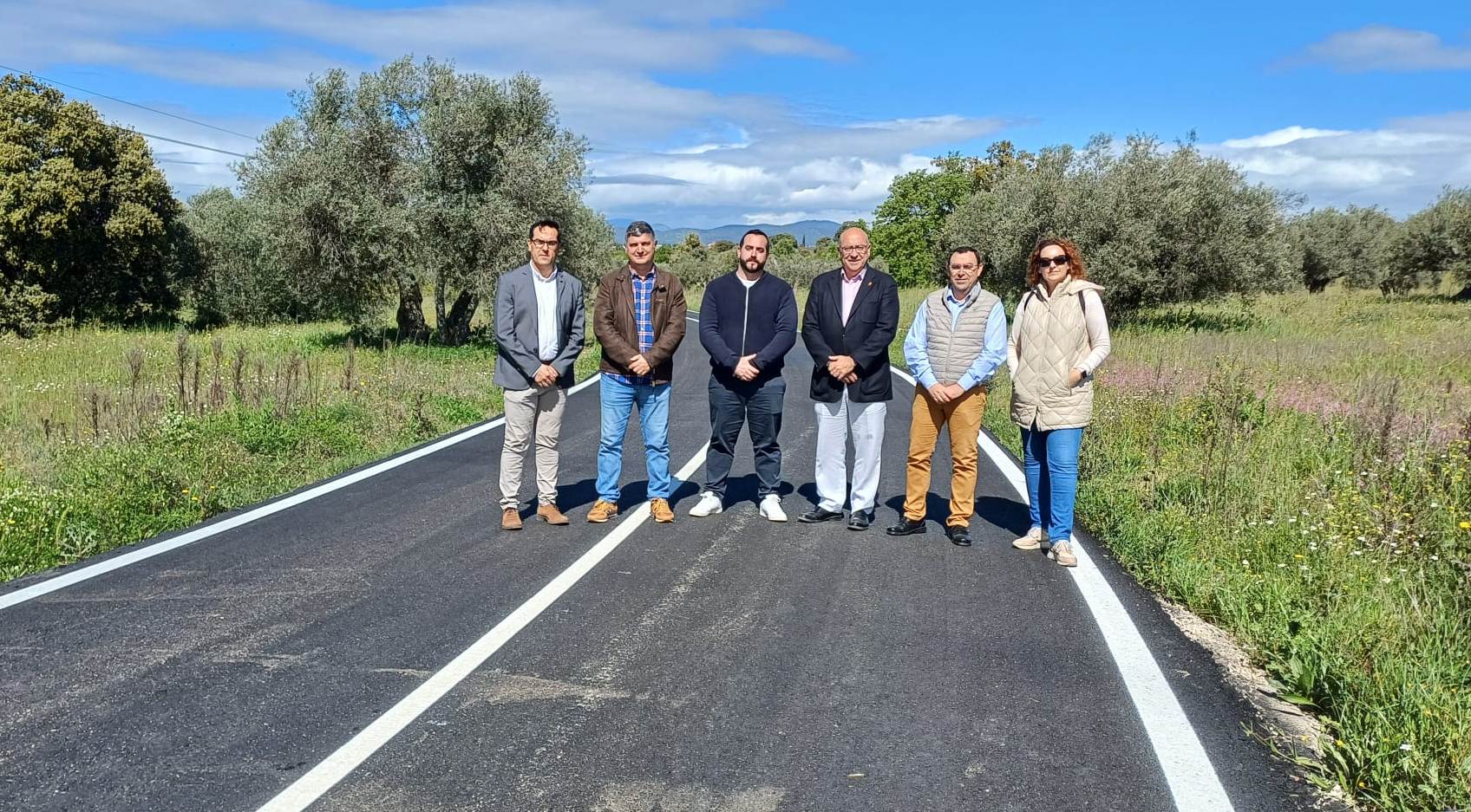 La Diputación inaugura las obras del reasfaltado del camino que une Méntrida y Santa Cruz de Retamar con la Urbanización Calalberche