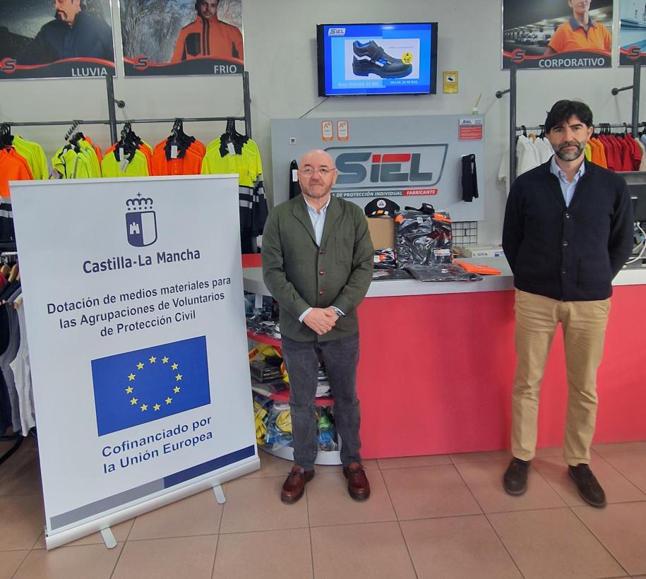 El Gobierno regional entrega 528 lotes de uniformes al personal voluntario de 40 agrupaciones de Protección Civil de Castilla-La Mancha