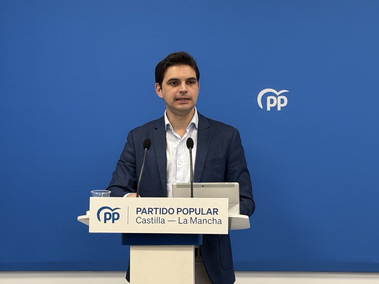 Serrano asevera que la desastrosa gestión sanitaria de Page en CLM tiene su traslación a la pérdida de confianza de los ciudadanos en las encuestas