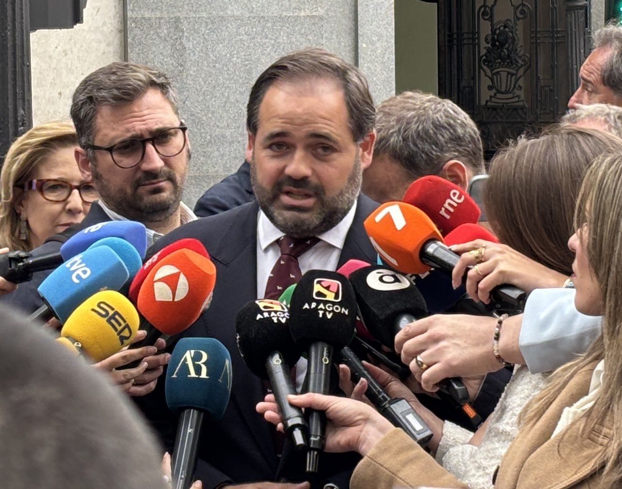 Núñez denuncia la hipocresía de Page al que reclama que ponga sus votos a disposición de España 