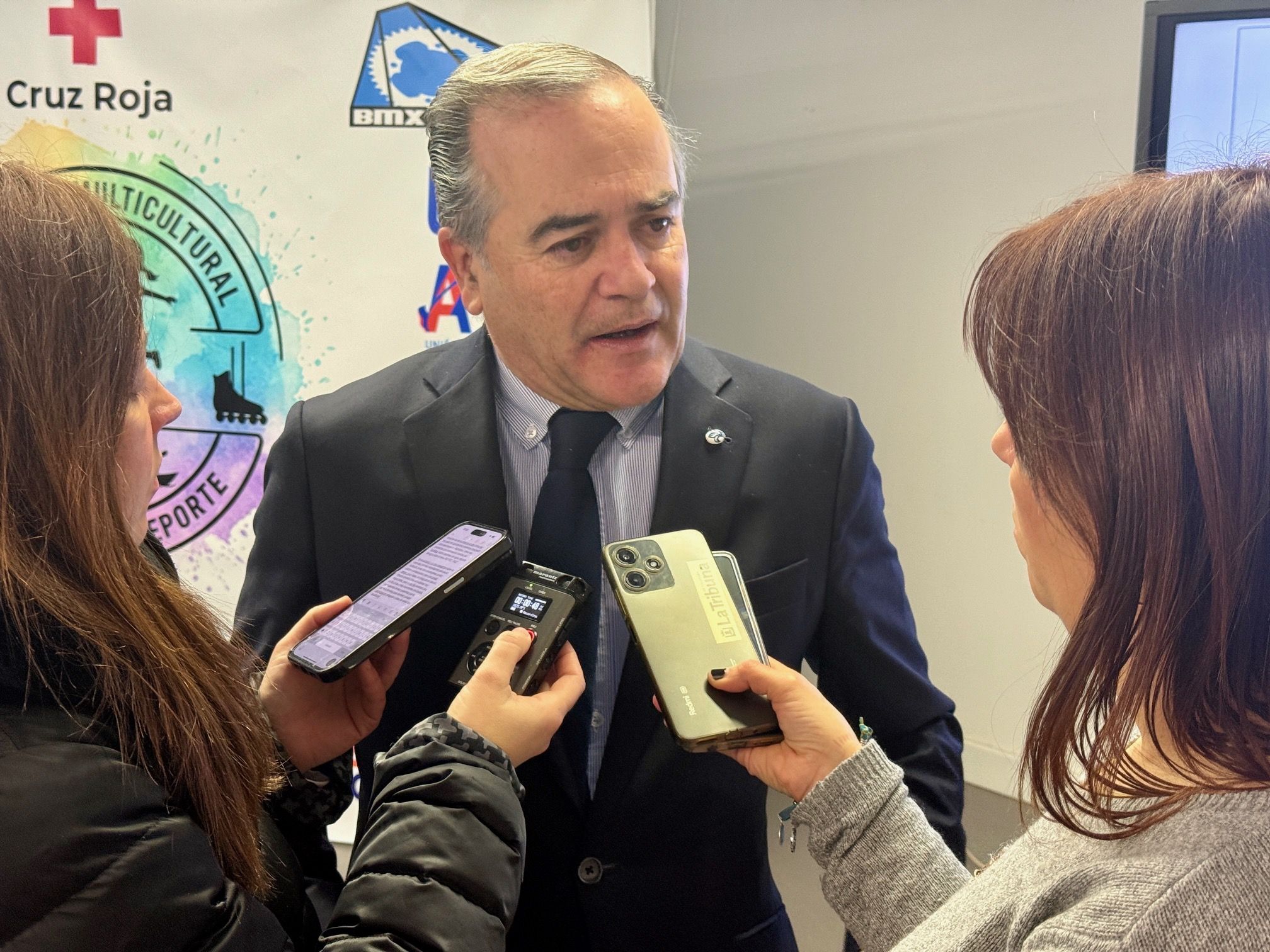 El Ayuntamiento asumirá la limpieza de la arena de la zona de las piraguas