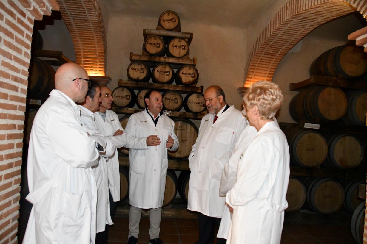 Martínez Guijarro destaca de la industria agroalimentaria de la región que “son empresas familiares que sustentan al medio rural”