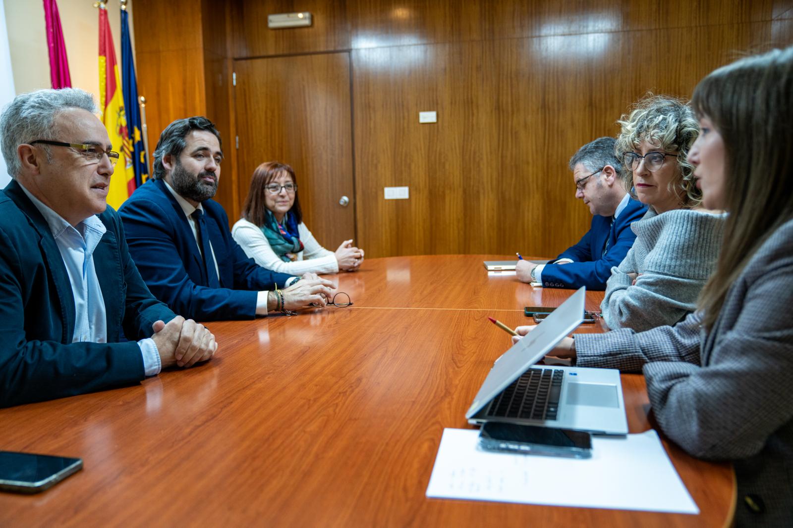 Núñez apuesta por un plan urgente para mejorar la sanidad que contemple la recuperación de la carrera profesional o la modernización de la Atención Primaria