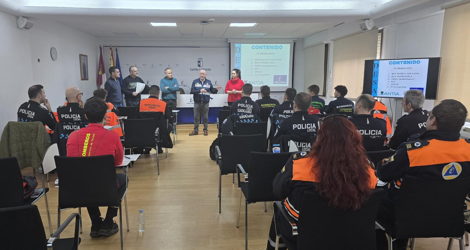 Un total de 21 integrantes de grupos de intervención en emergencias se forman en reanimación cardiopulmonar y utilización del desfibrilador automático