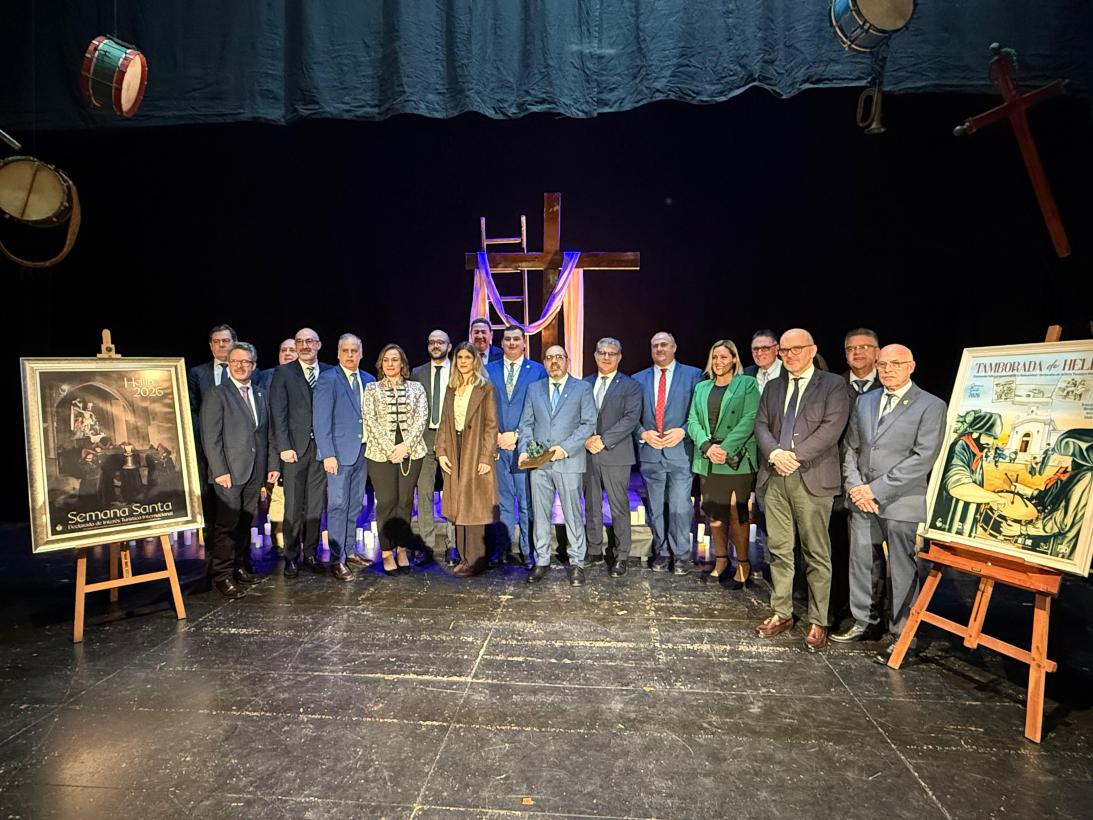 El Gobierno regional destaca que la convivencia armónica entre las procesiones y las tamboradas convierten a la Semana Santa de Hellín en algo único