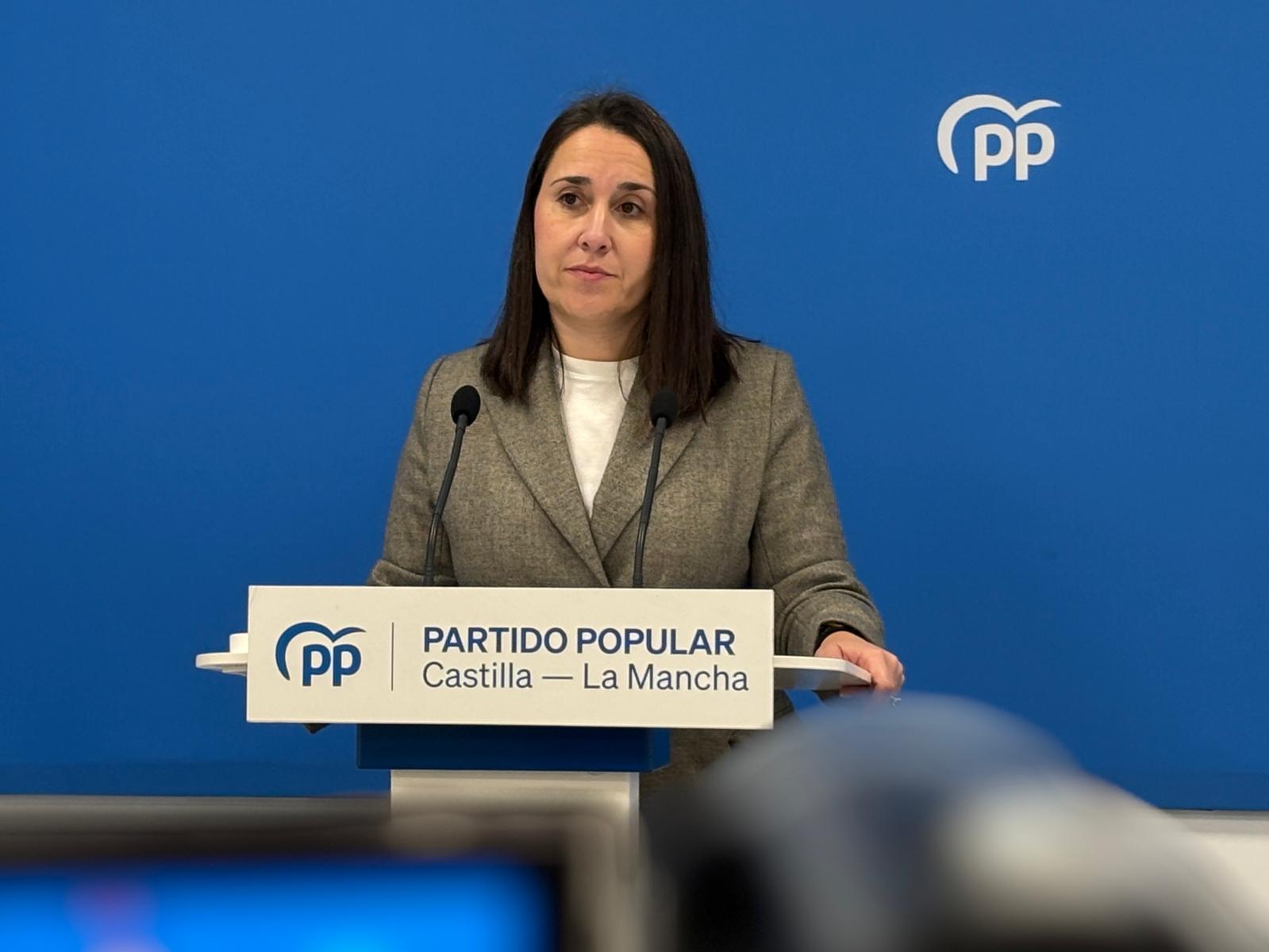Hernández lamenta que Page defienda a Óscar Puente en lugar de pedir explicaciones por el caos ferroviario que impera en el país y que afecta directamente a Castilla-La Mancha