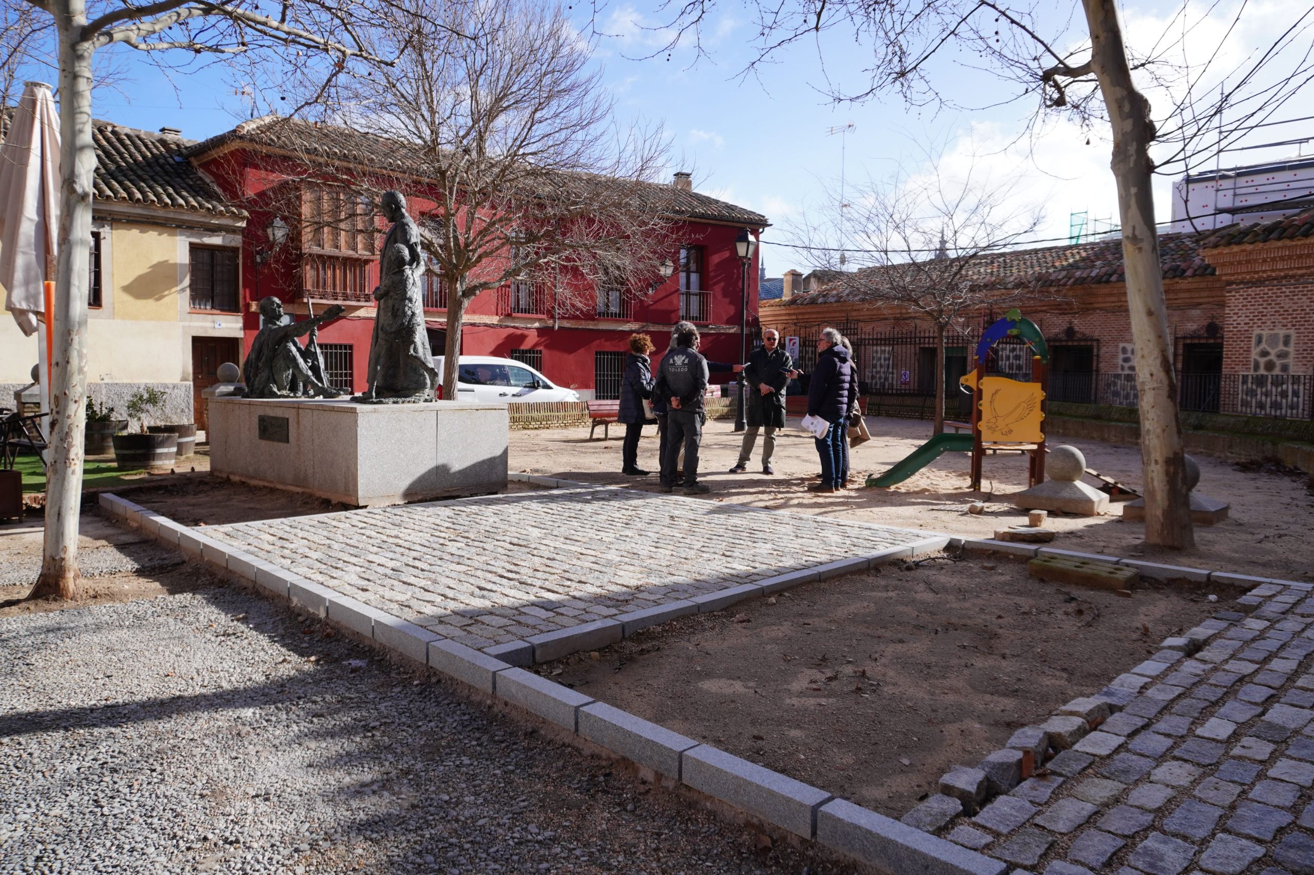 Se reanudan los trabajos en la plaza Padre Juan de Mariana, que será accesible, contará con más árboles y una nueva zona de juegos infantiles