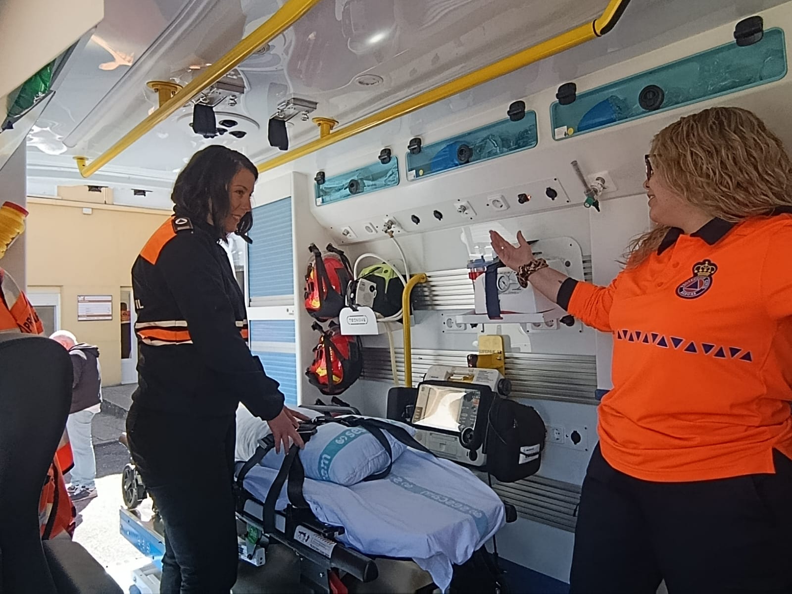 Un total de 14 voluntarios y voluntarias de Protección Civil de Castilla-La Mancha participan en una formación sobre mantenimiento de vehículos de atención sanitaria