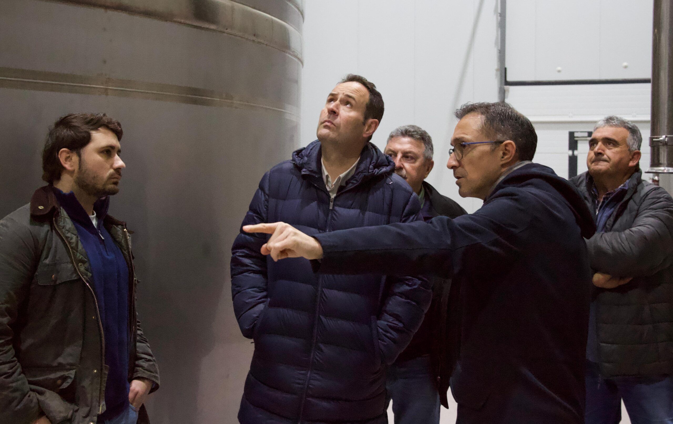 Martín-Buro reclama menos trabas y más apoyo para el campo conquense tras visitar la Cooperativa Iniestense