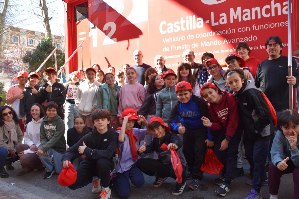 Cerca de 200 alumnos del CEIP ‘Ramón y Cajal’ de Cuenca han recibido hoy la visita del Servicio de Emergencias 1-1-2 de Castilla-La Mancha